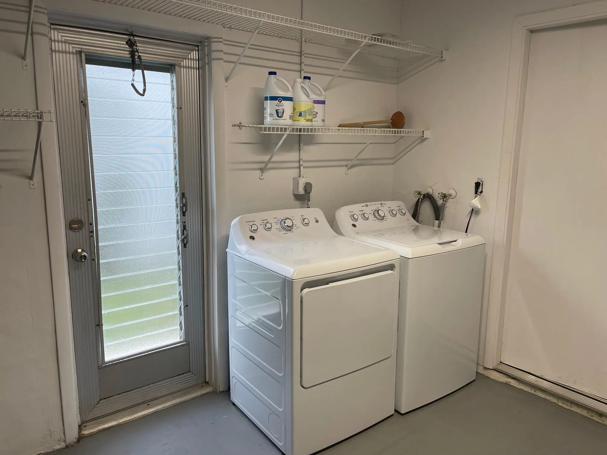 FULL SIZE WASHER & DRYER