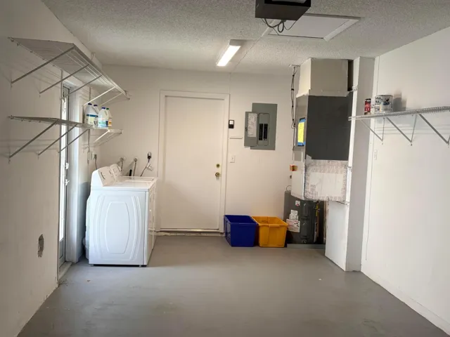 1 CAR GARAGE
