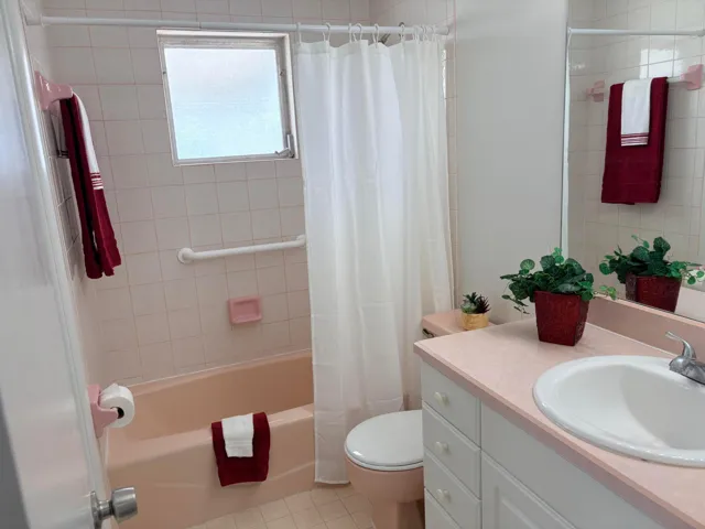 ALL DECORATIONS, CURTAINS ETC ARE THE REALTORS.