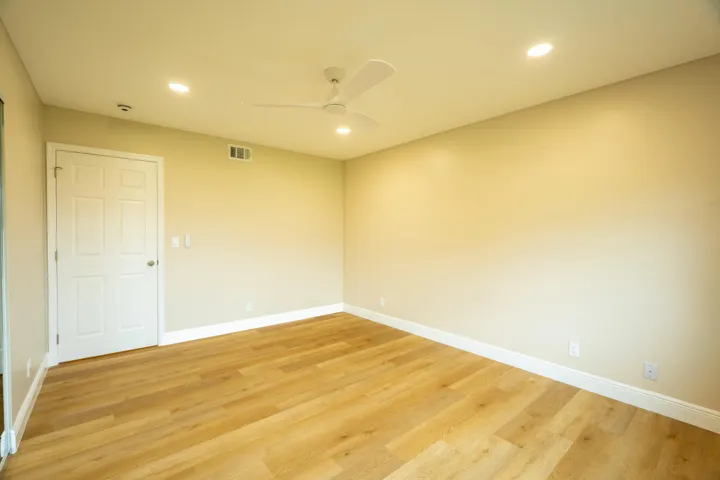 bedroom1,1