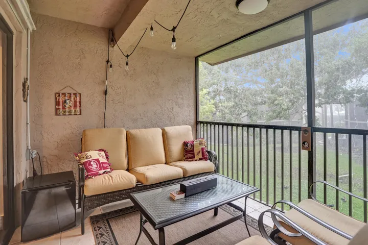 Screened balcony