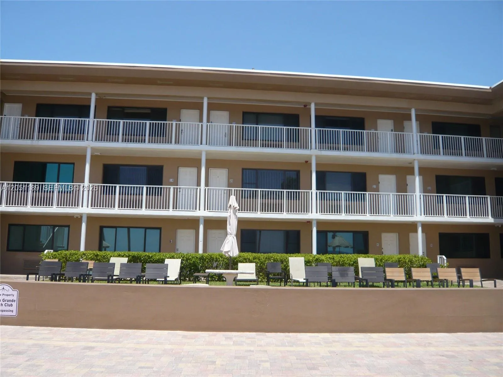 BOUTIQUE BUILDING