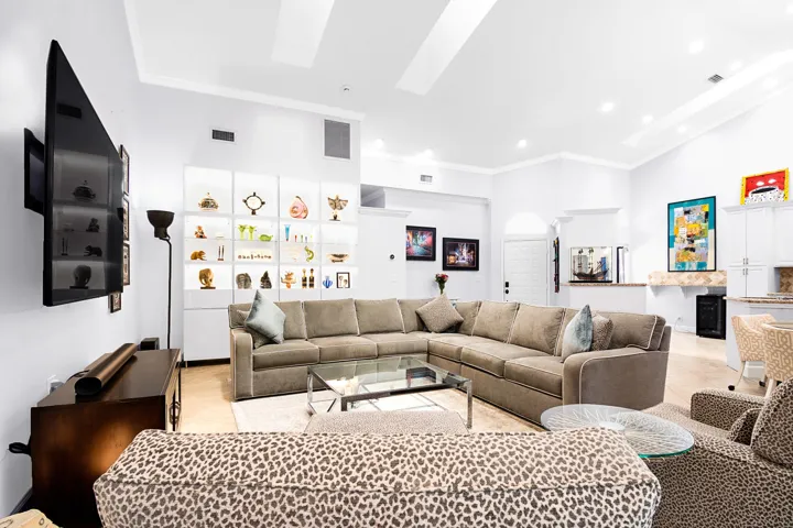 2102 Mahogany Way_008