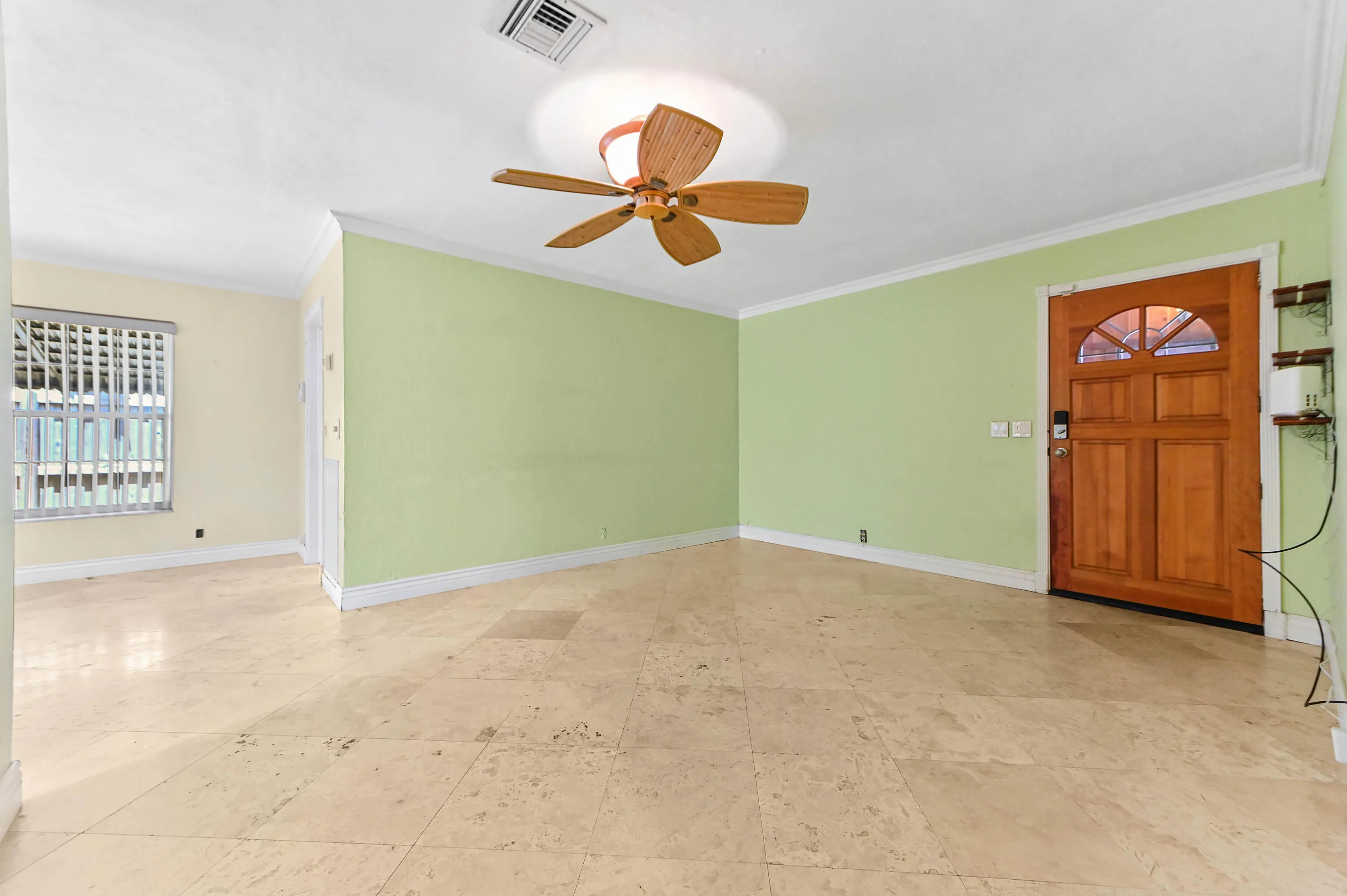 07 Living Room 03