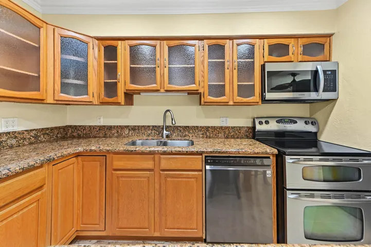 11 Kitchen 04