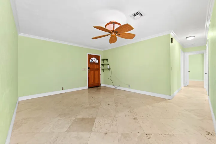 06 Living Room 02