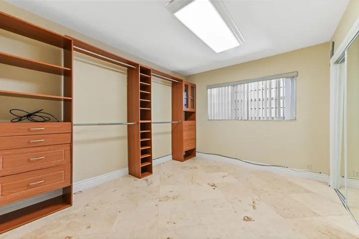16 Bedroom 01