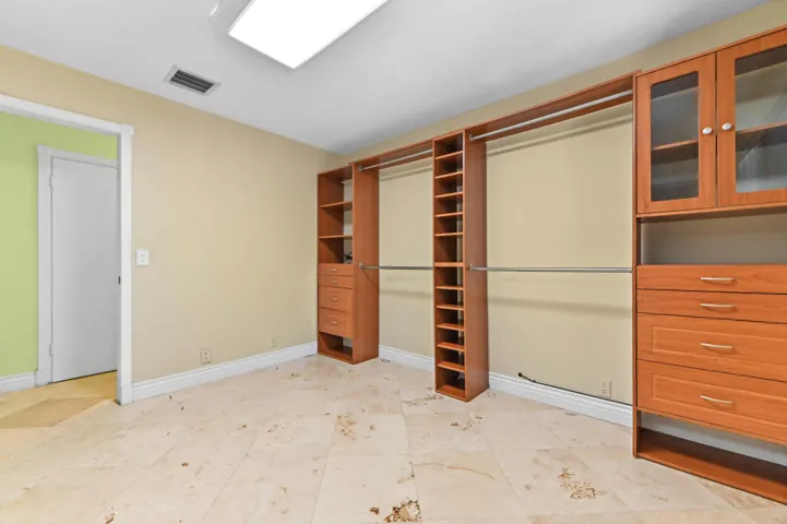 17 Bedroom 02