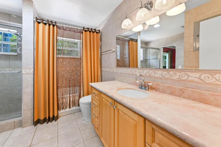 21 Bathroom 01