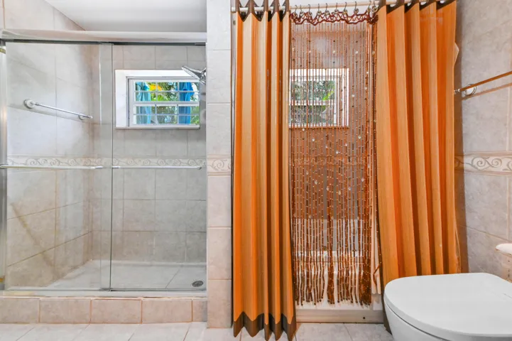 22 Bathroom 02