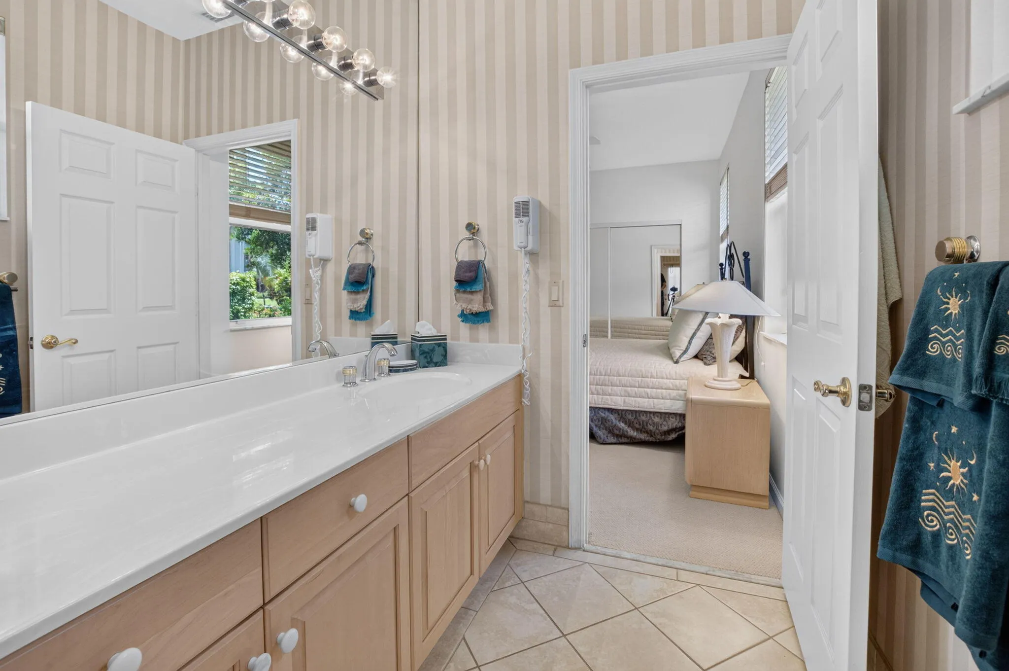 alt view into 3rd bedroom