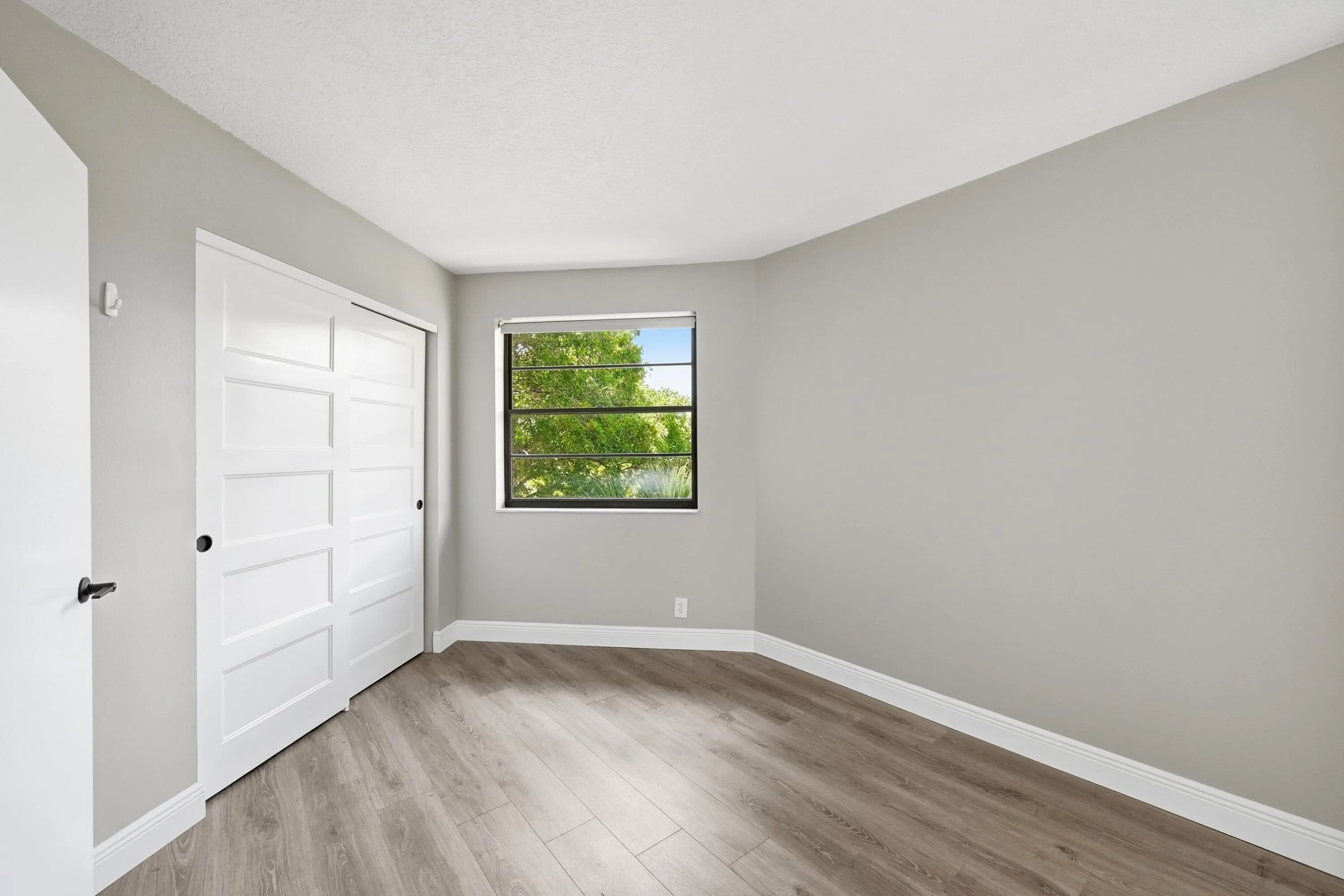 25_bedroom