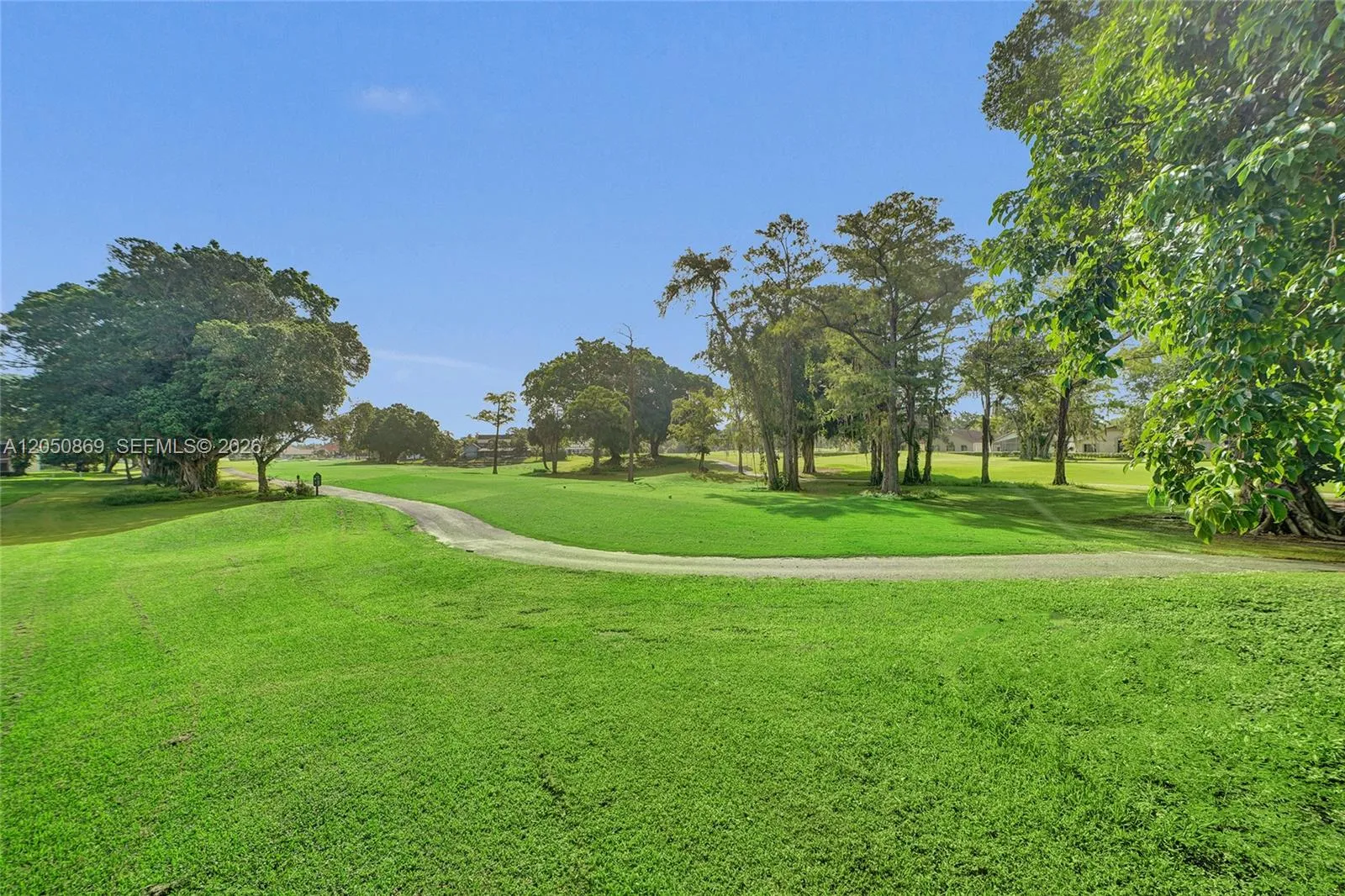 Home is located on the Woodmont Golf Course!