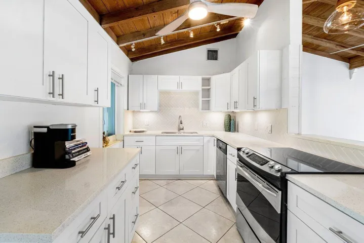 011-139ProspectRoad-Lantana-FL-33462-SMA