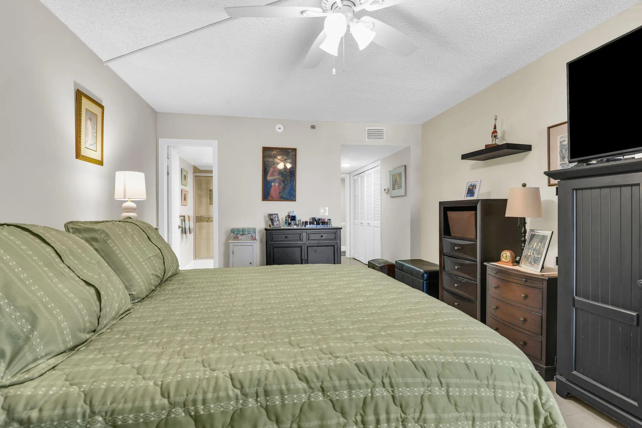 899 Jeffery St 301 primary BR 5