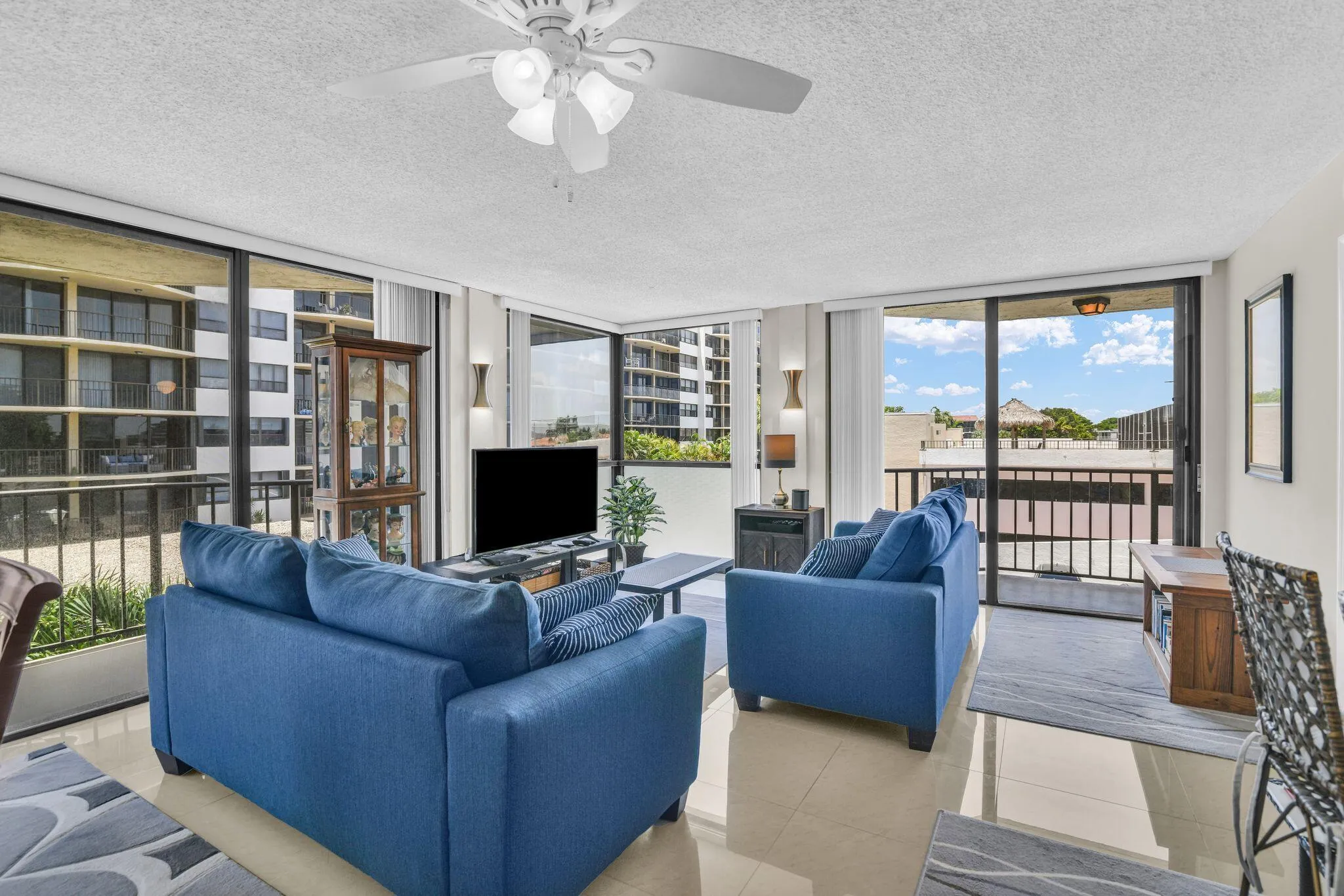 899 Jeffery St 301 Livingroom 3