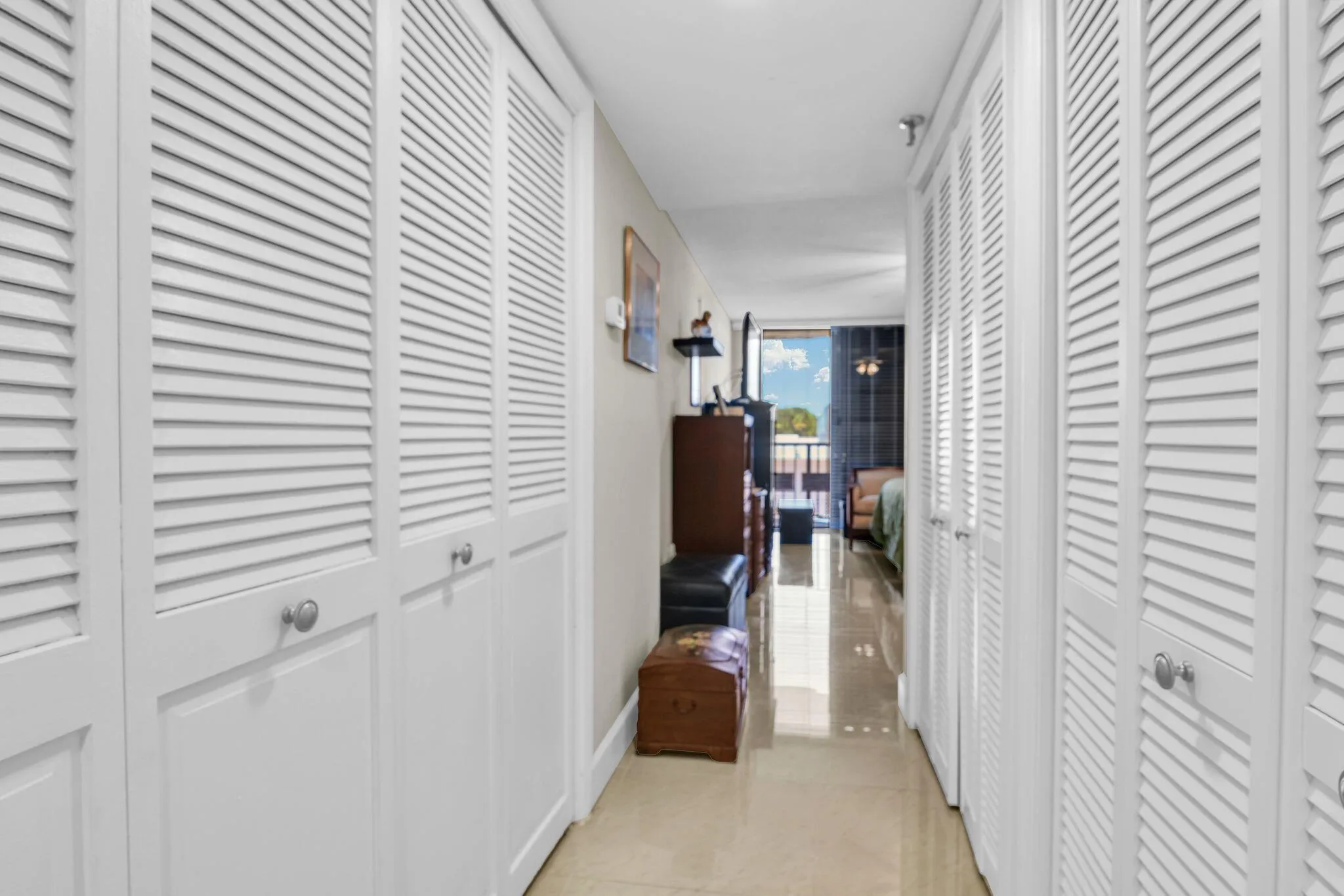 899 Jeffery St 301 pic 2
