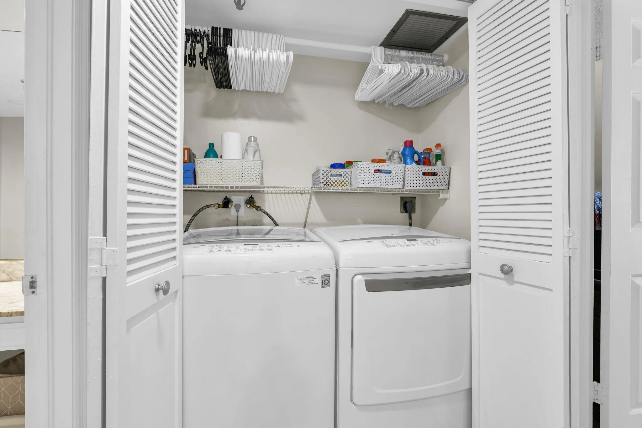 899 Jeffery St 301 washer - dryer