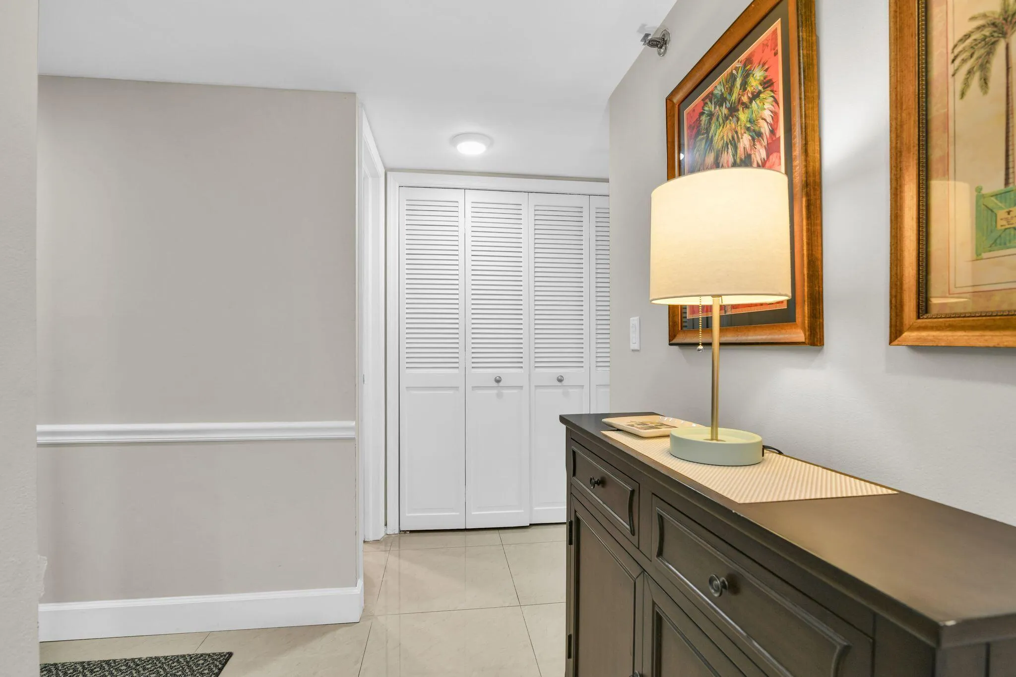 899 Jeffery St 301 pic 3