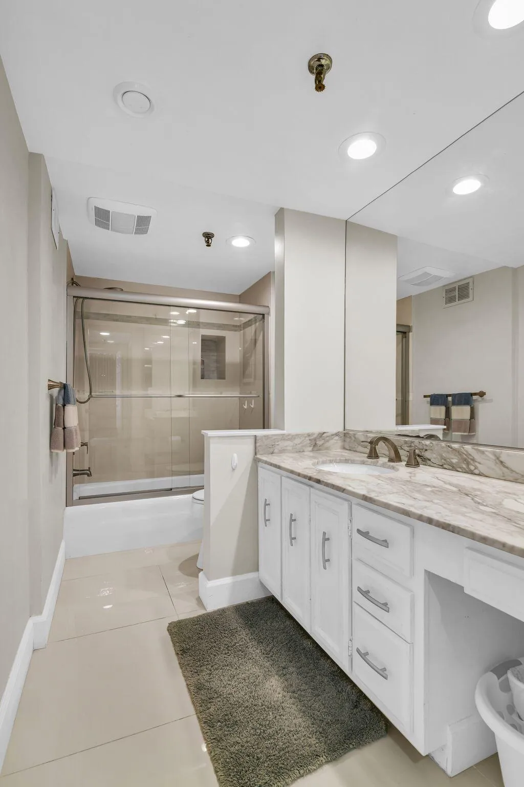899 Jeffery St 301 second bath 2