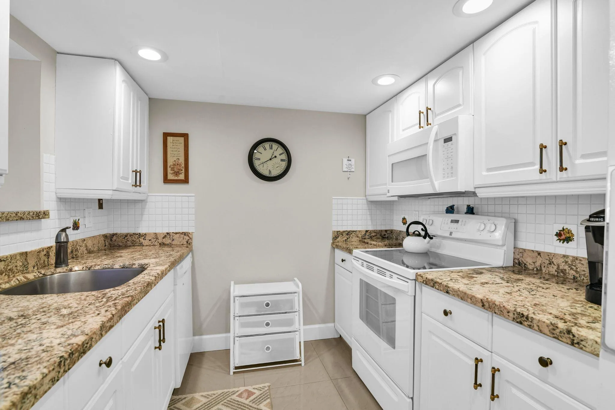 899 Jeffery St 301 Kitchen 2