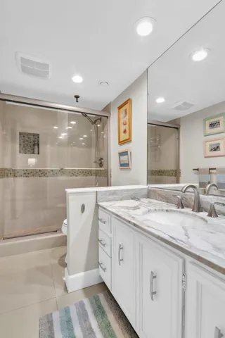 899 Jeffery St 301 primary BR bath 2