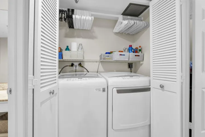899 Jeffery St 301 washer - dryer