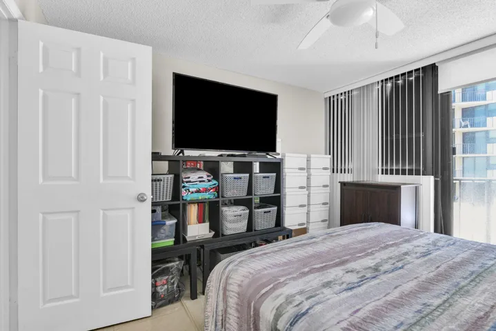 899 Jeffery St 301 second br 5