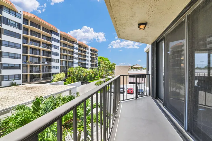 899 Jeffery St 301 Balcony pic 2