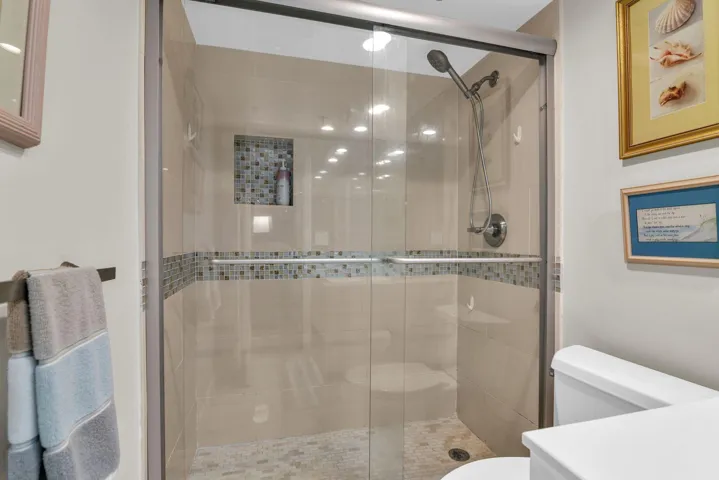 899 Jeffery St 301 primary BR bath 4