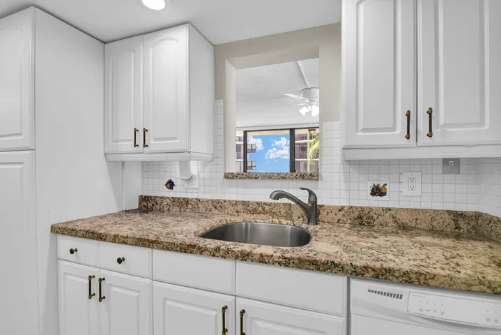 899 Jeffery St 301 Kitchen 4