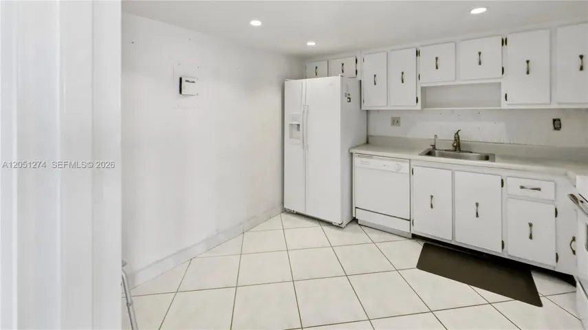 Eat-in Kitchen