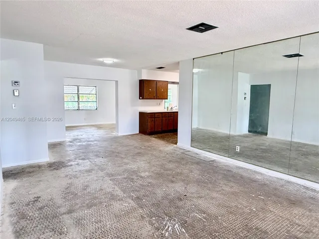 Entry/Living Room