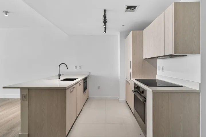 9-web-or-mls-501 NE 31st St unit 3305_HD