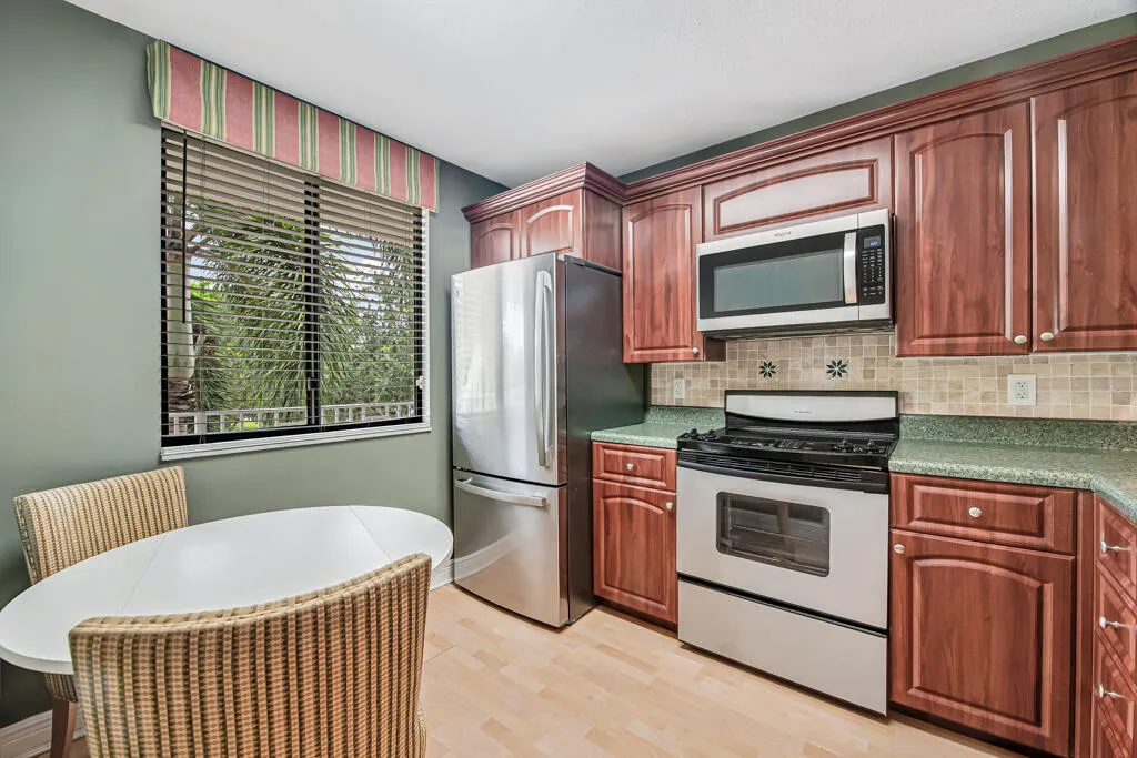 Eat-in Kitchen