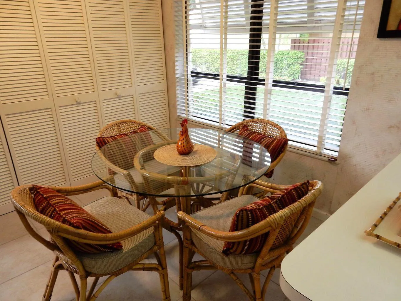 BREAKFAST NOOK