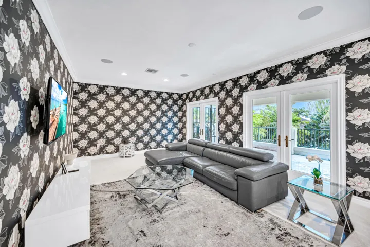 709 Idlewyld Dr-101