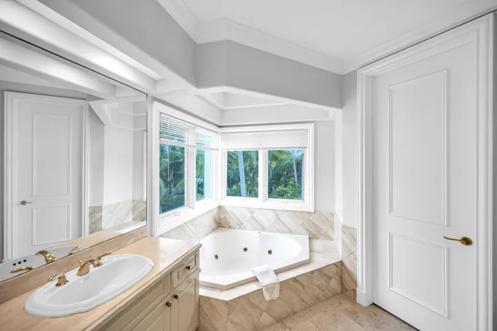 709 Idlewyld Dr-120