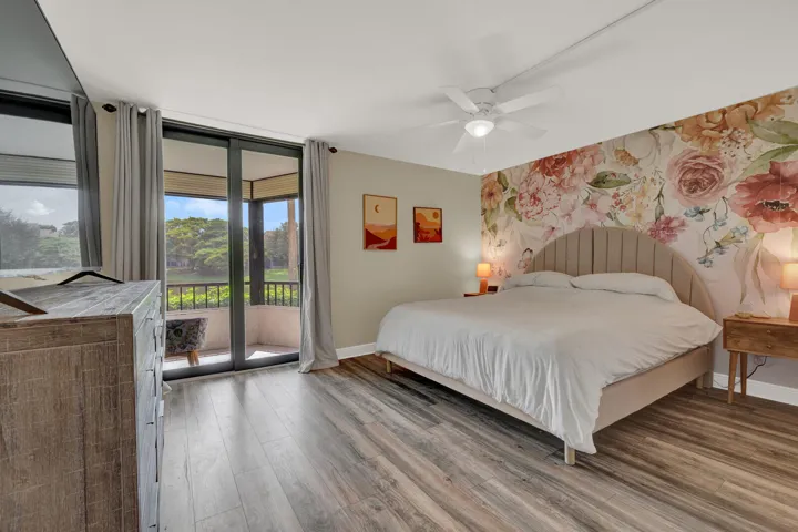 PRIMARY SUITE WITH LAKE VIEW