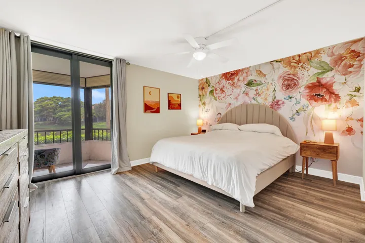 PRIMARY SUITE WITH LAKE VIEW