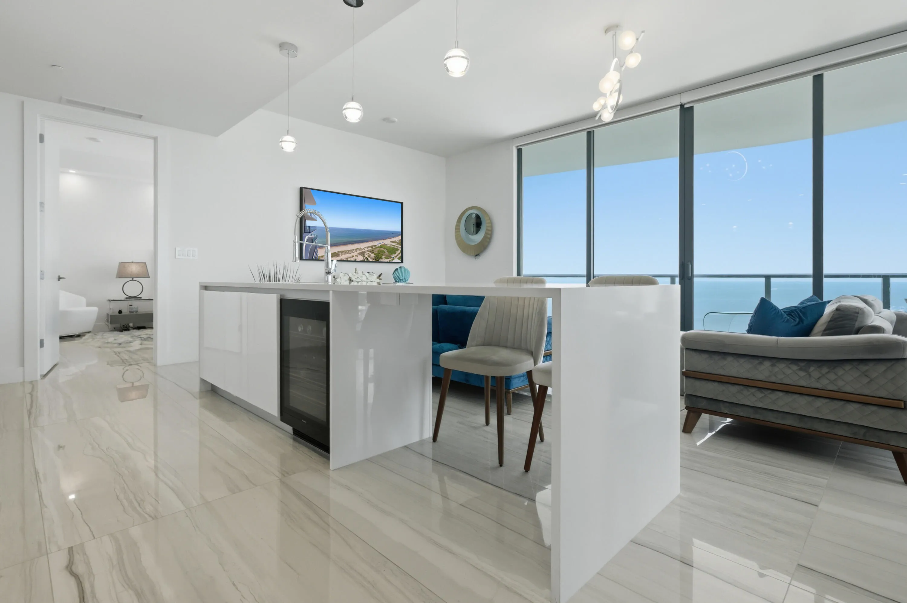 Open Concept/ Kitchen Counter