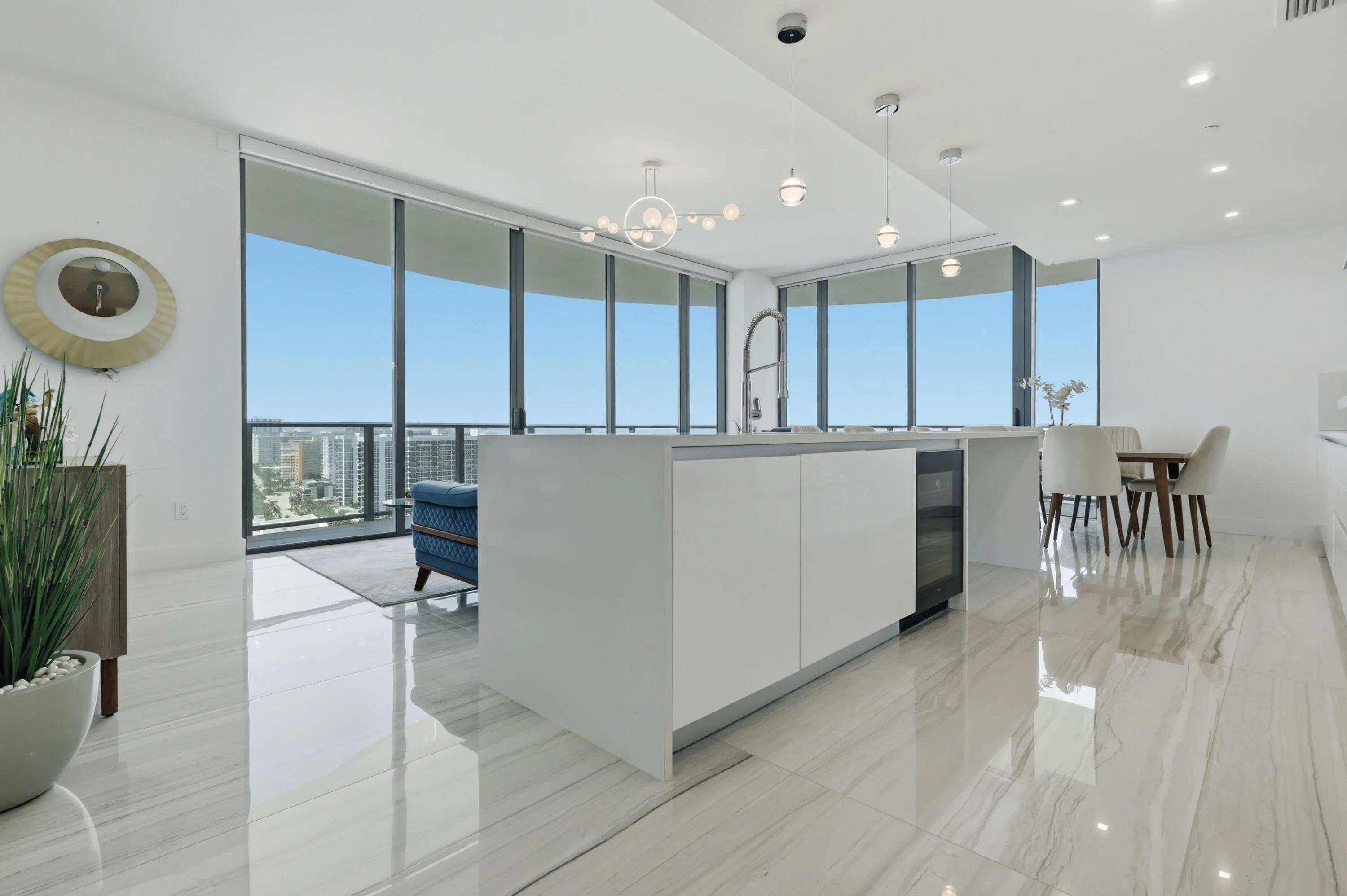 Open Concept/ Kitchen Counter