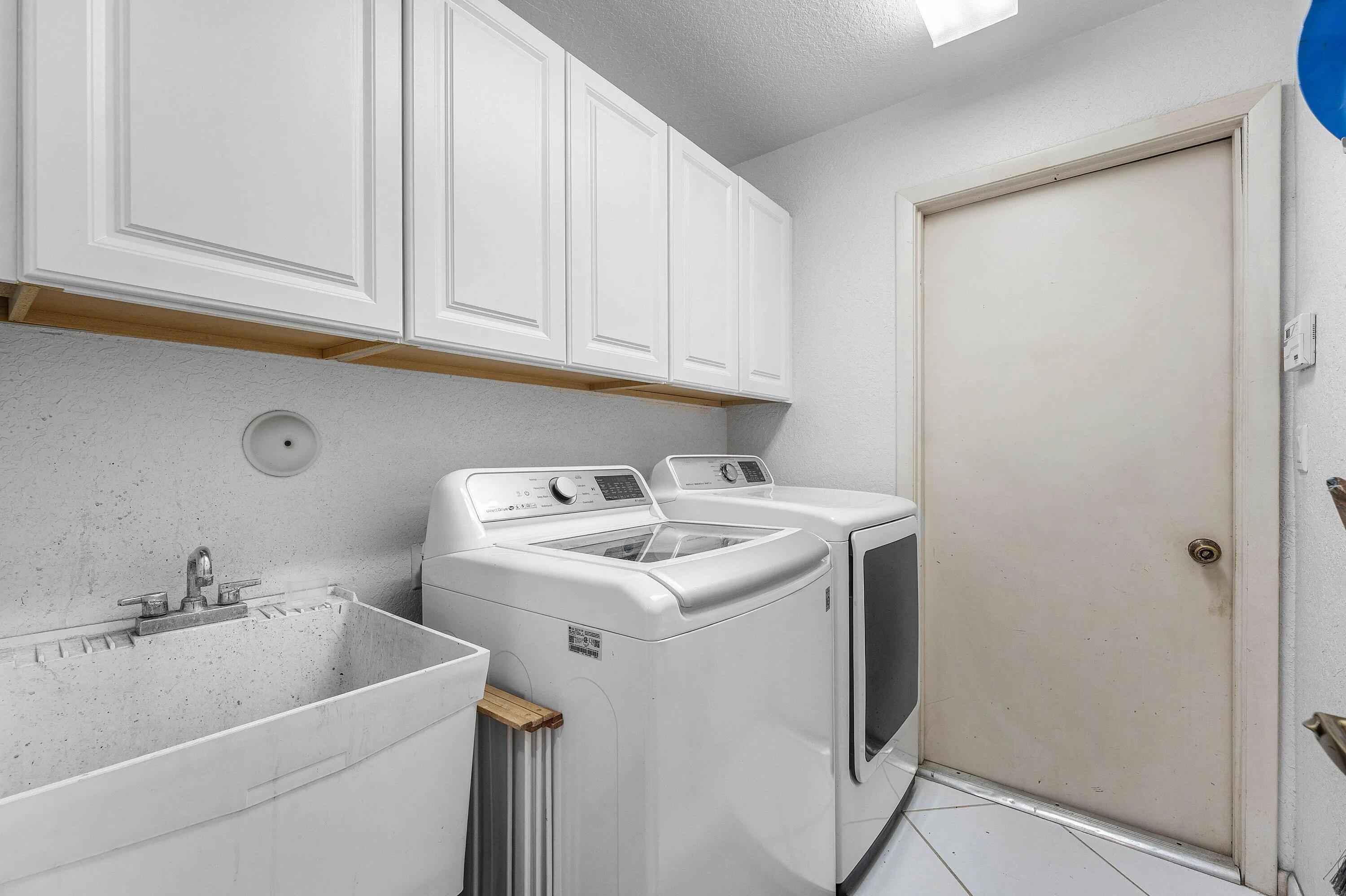 Full Landry room newer appliances and SINK!