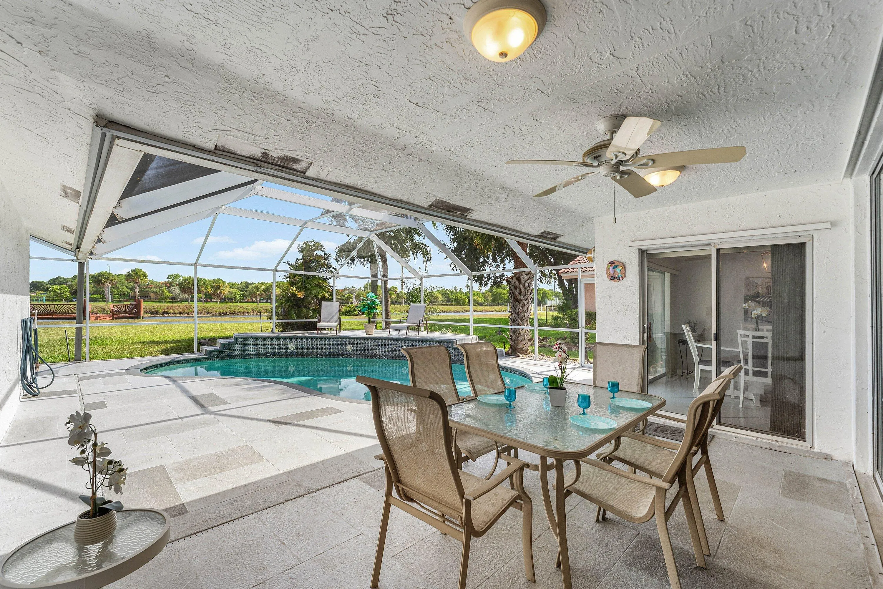 Enormous Lanai, great for entertaining!