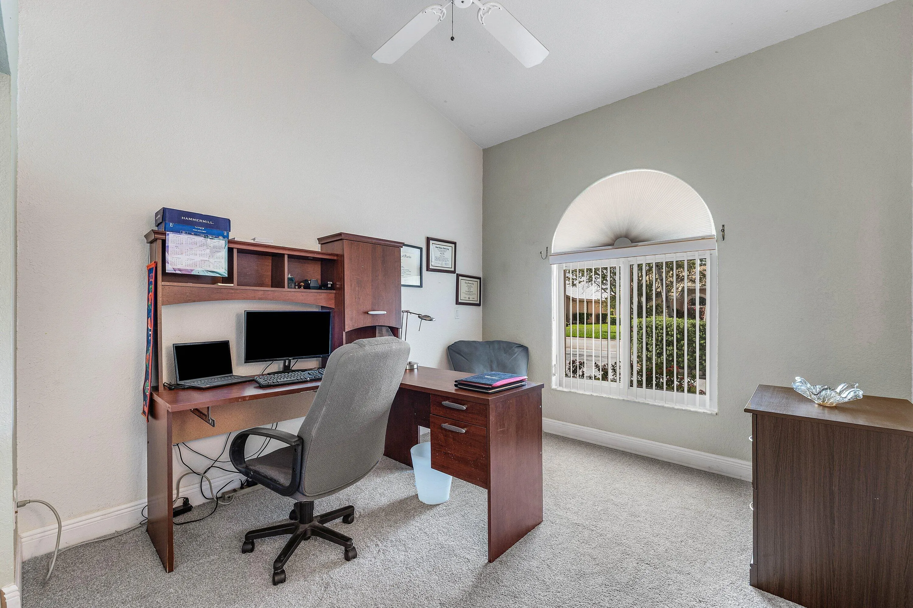 Home office OR bedroom, your choice!