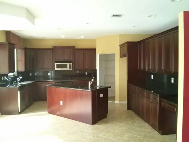 20130930132214044810000000-o