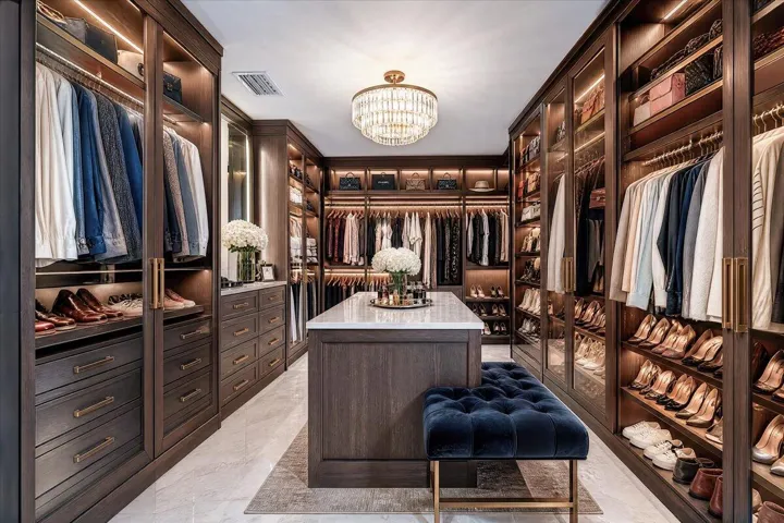 099-Closet_5901 SW 136th St