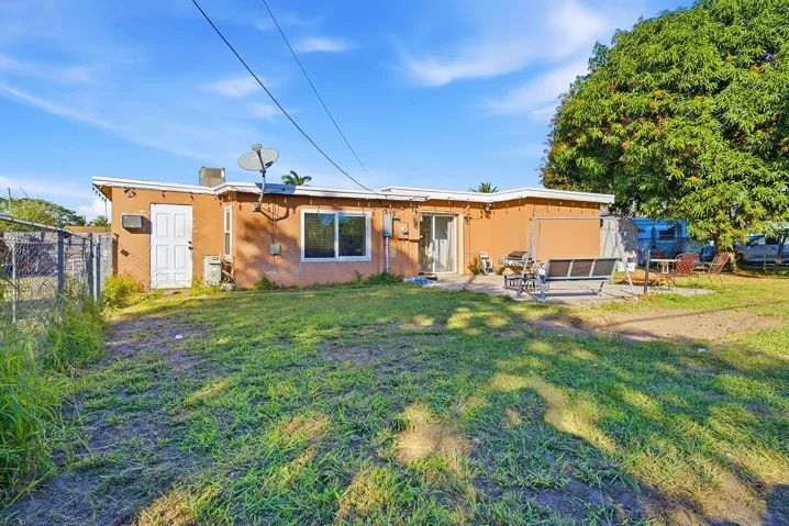 333-MID-PINES-ROAD-33461-033