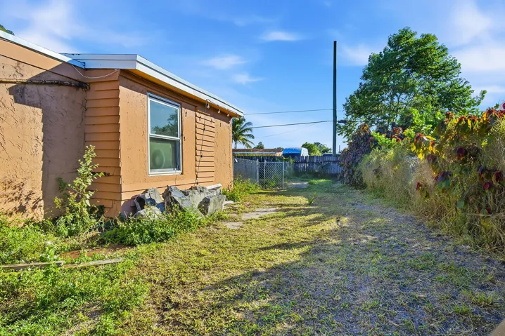 333-MID-PINES-ROAD-33461-035