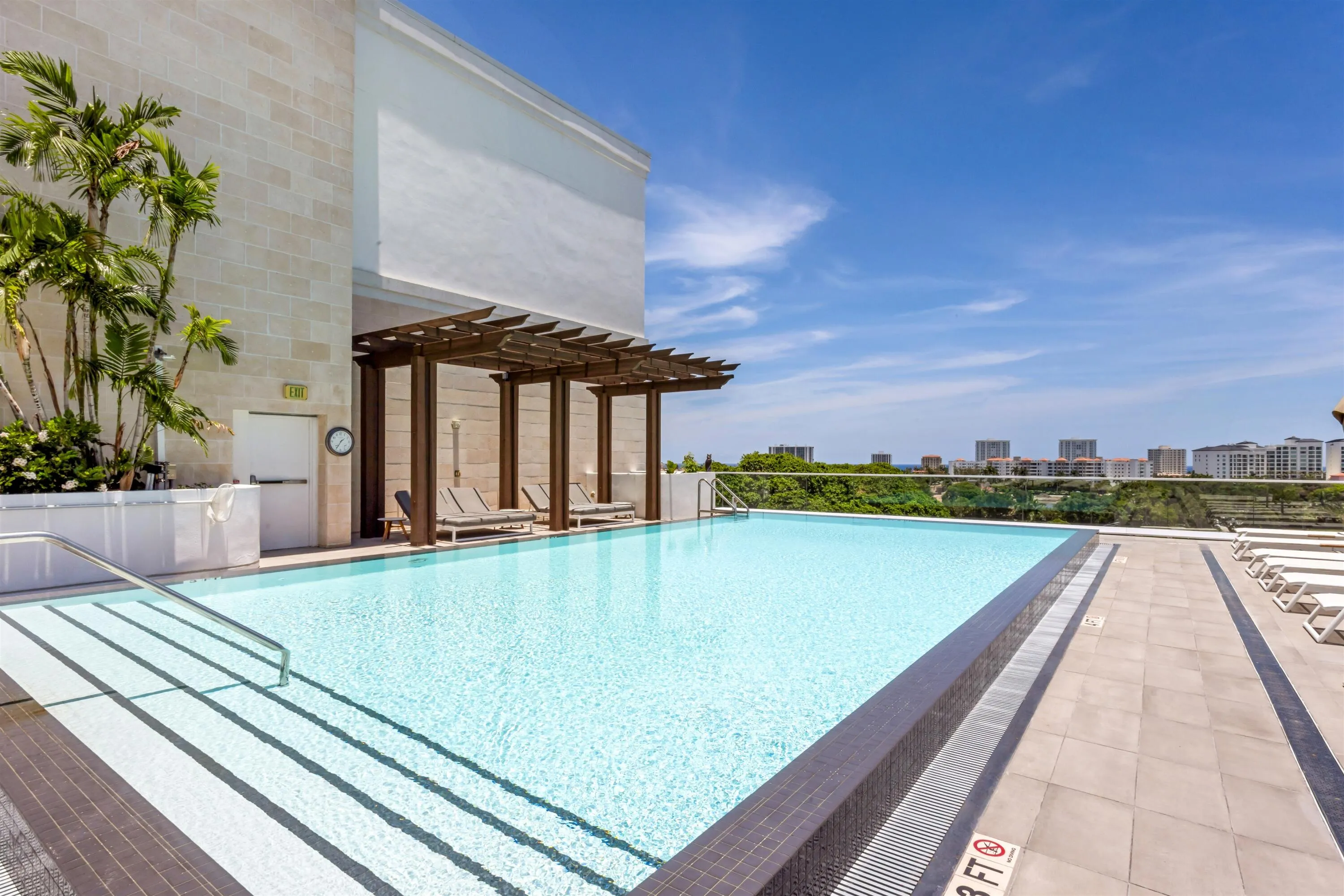ROOFTOP_POOL